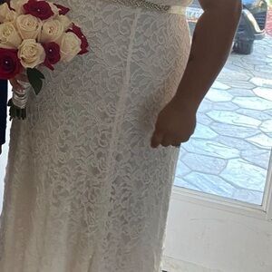 Elegant White Lace Wedding Dress